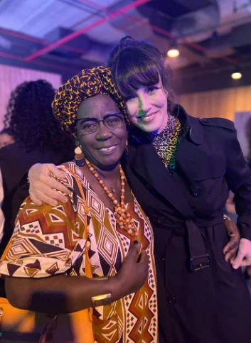 Vó Tutu ao lado de Helena Rizzo