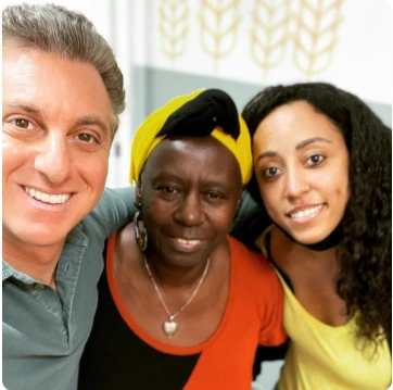Luciano Huck com Vó Tutu e família